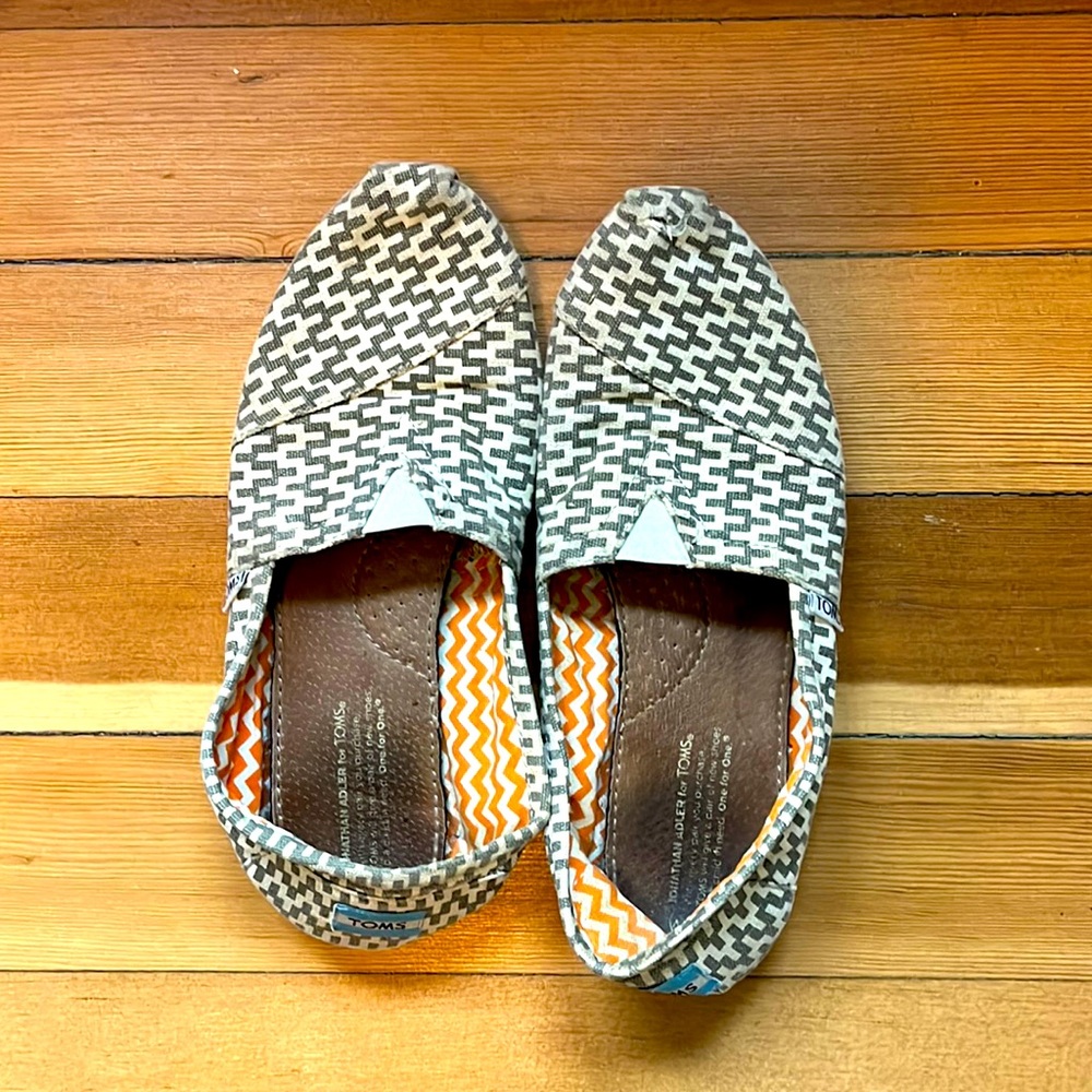 Tom’s slip-ons 8.5